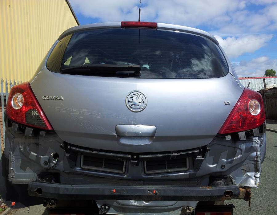 Vauxhall Corsa Design boot-handle