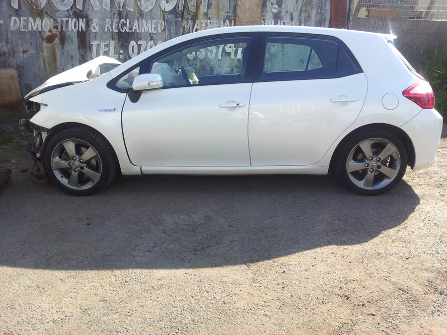 Toyota Auris T Spirit Hybrid breaking for parts 1.8 MK1 2012