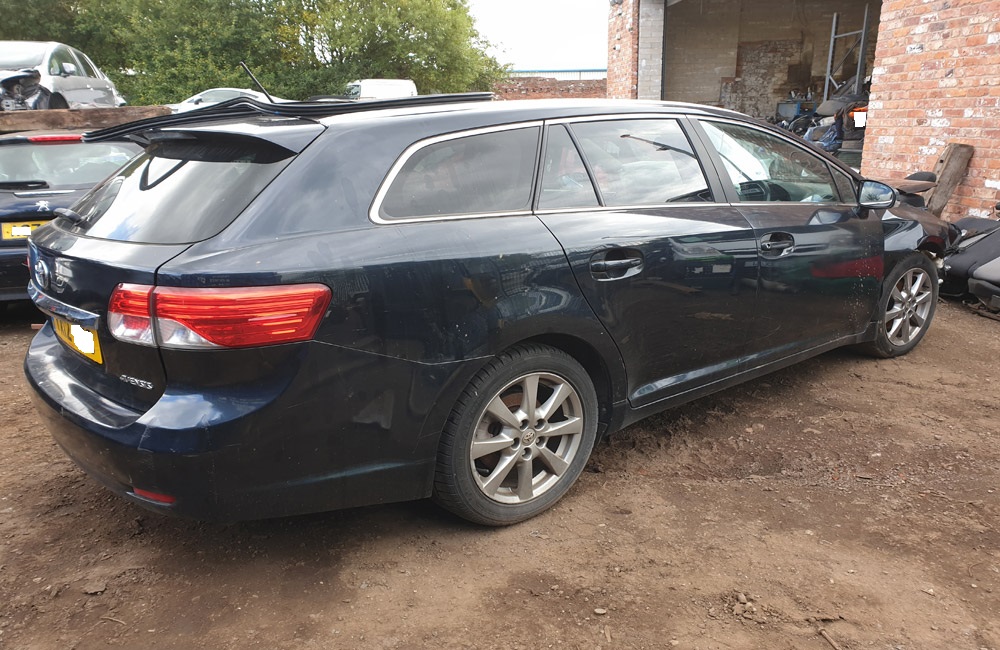 Toyota Avensis 2009-2015 breaking parts spares T4 D4D Estate MK3